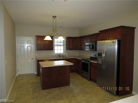 137 Arrow Ct, Elyria, OH 44035 photo 9