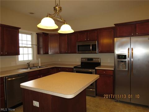 137 Arrow Ct, Elyria, OH 44035 photo 11