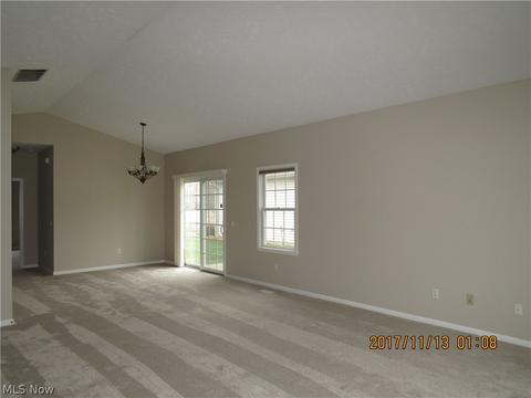 137 Arrow Ct, Elyria, OH 44035 photo 4