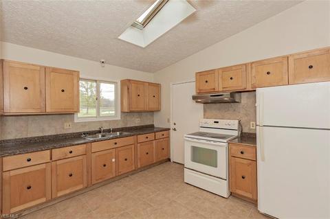 16245 Burrows Rd, Thompson, OH 44086 photo 11