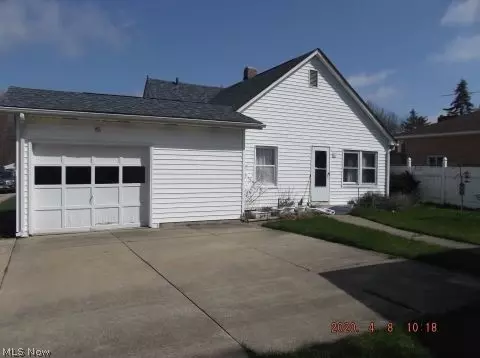 812 Jonathan Ave, Akron, OH 44306 photo 2
