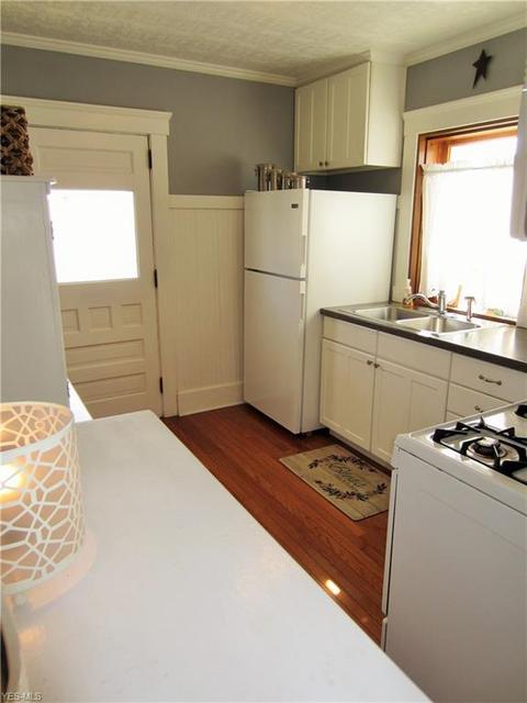 215 Cornell Ave, Elyria, OH 44035 photo 9
