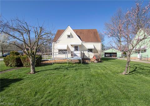653 Longfellow Dr, Berea, OH 44017 photo 1