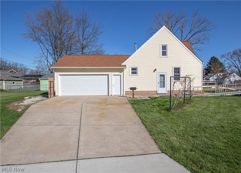 653 Longfellow Dr, Berea, OH 44017 photo 31