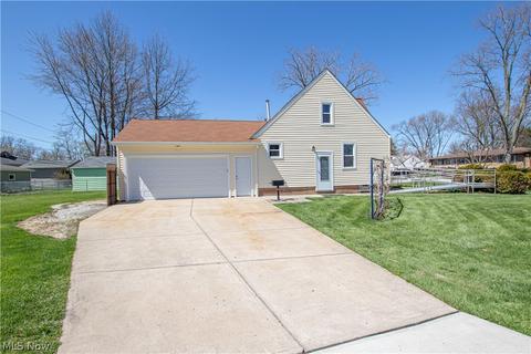 653 Longfellow Dr, Berea, OH 44017 photo 3