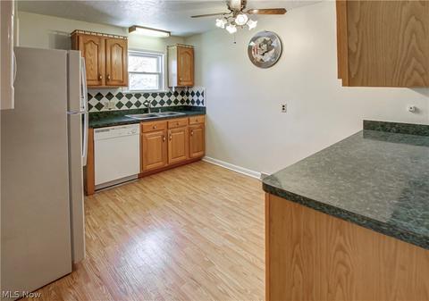 653 Longfellow Dr, Berea, OH 44017 photo 5