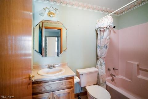 313 Deer Creek Dr, Struthers, OH 44471 photo 24