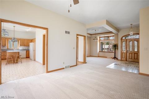 313 Deer Creek Dr, Struthers, OH 44471 photo 3