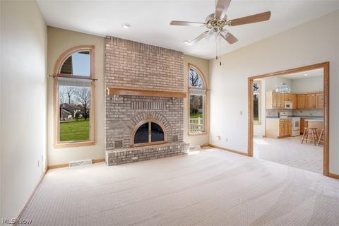 313 Deer Creek Dr, Struthers, OH 44471 photo 2