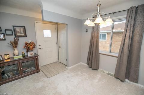 1125 Maple Dr, Parma, OH 44134 photo 7