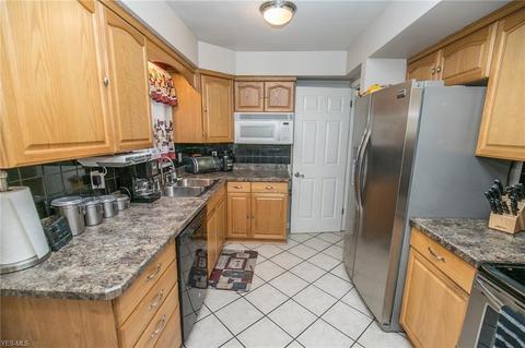 1125 Maple Dr, Parma, OH 44134 photo 14