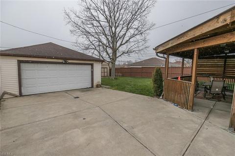 1125 Maple Dr, Parma, OH 44134 photo 31