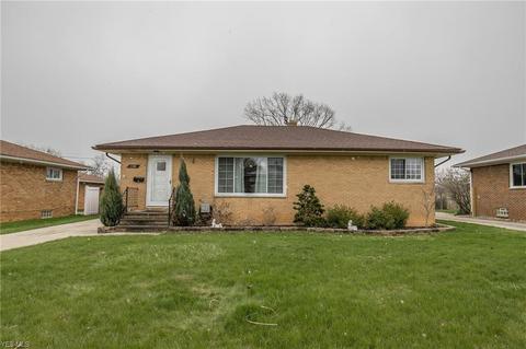 1125 Maple Dr, Parma, OH 44134 photo 1