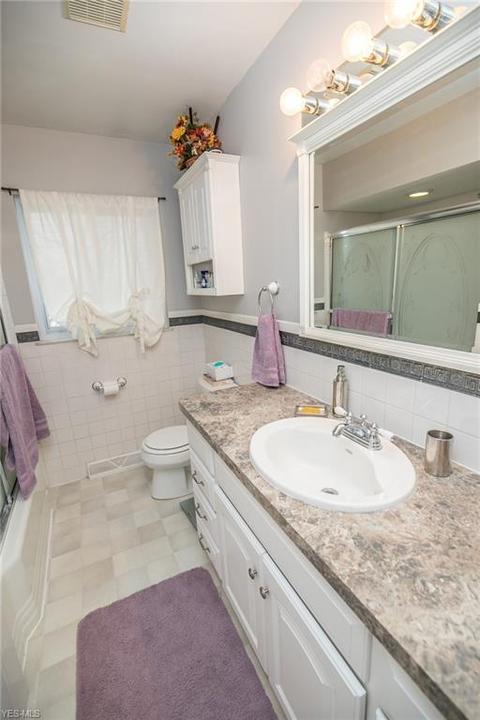 1125 Maple Dr, Parma, OH 44134 photo 18