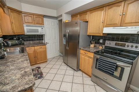 1125 Maple Dr, Parma, OH 44134 photo 10