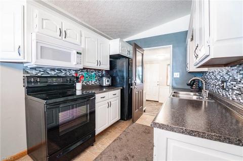 165 Boston Ave, Elyria, OH 44035 photo 8