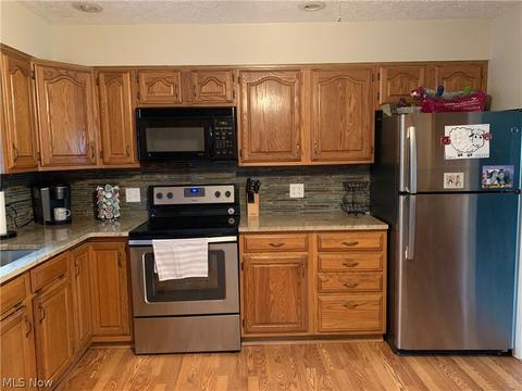 962 N Pasadena Ave, Elyria, OH 44035 photo 9