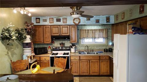 225 Forest St, Lagrange, OH 44050 photo 4