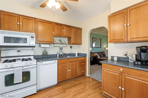 212 Beebe Ave, Elyria, OH 44035 photo 9