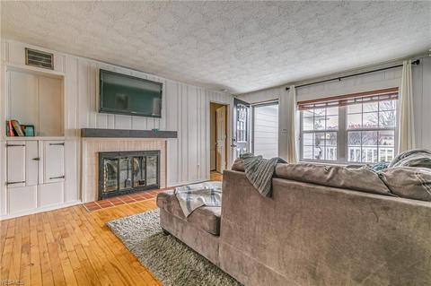 534 E 305th St, Willowick, OH 44095 photo 4