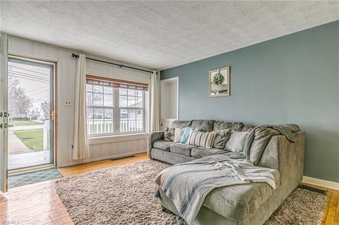 534 E 305th St, Willowick, OH 44095 photo 3
