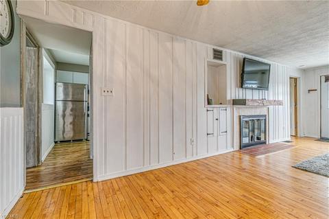 534 E 305th St, Willowick, OH 44095 photo 9
