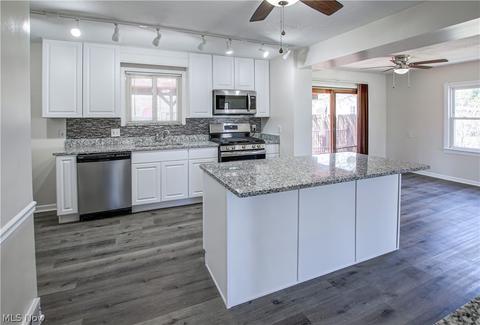 1423 Lorimer Rd, Parma, OH 44134 photo 5