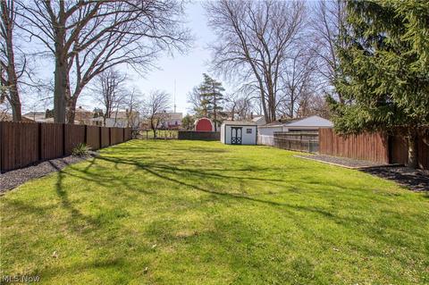 1423 Lorimer Rd, Parma, OH 44134 photo 3
