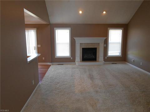 615 Rundle St, Lagrange, OH 44050 photo 2