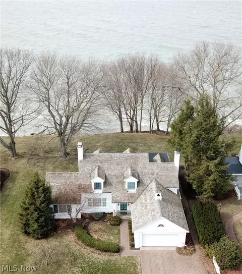 4419 Shore Dr, Ashtabula, OH 44004 photo 2