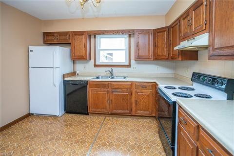 131 Summit St, Wadsworth, OH 44281 photo 6