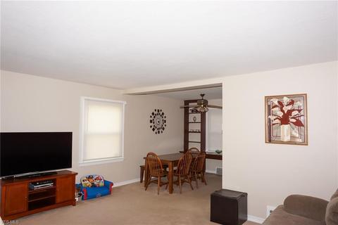 745 E 254 St, Euclid, OH 44132 photo 3