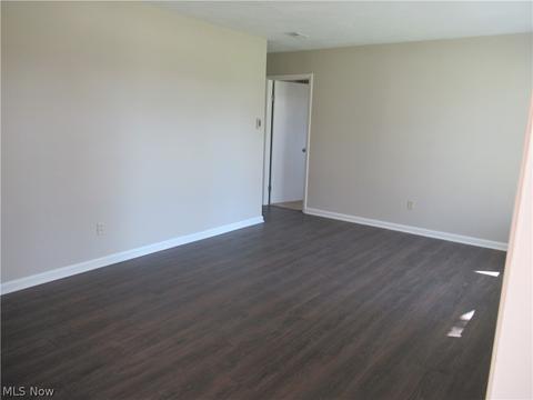 464 Walnut Dr, Berea, OH 44017 photo 5