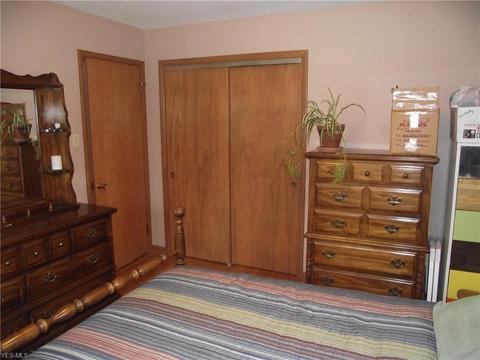 5535 Hauserman Rd, Parma, OH 44130 photo 9