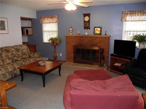 5535 Hauserman Rd, Parma, OH 44130 photo 2