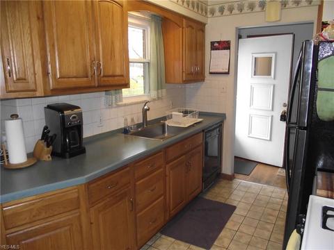 5535 Hauserman Rd, Parma, OH 44130 photo 4