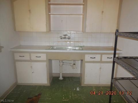 784 Work Dr, Akron, OH 44320 photo 17