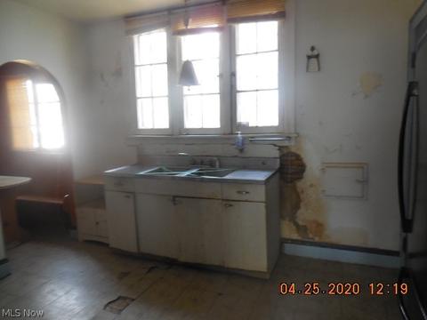 784 Work Dr, Akron, OH 44320 photo 8