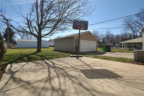 30940 Willowick Dr, Willowick, OH 44095 photo 23
