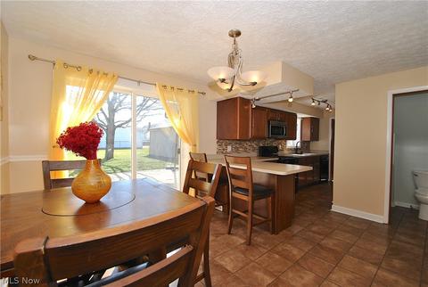 30940 Willowick Dr, Willowick, OH 44095 photo 5