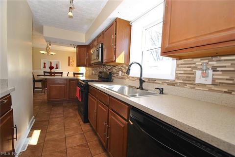 30940 Willowick Dr, Willowick, OH 44095 photo 10