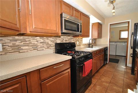 30940 Willowick Dr, Willowick, OH 44095 photo 9