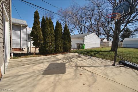 30940 Willowick Dr, Willowick, OH 44095 photo 22