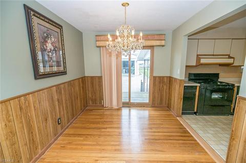 2848 Hetzel Dr, Parma, OH 44134 photo 6