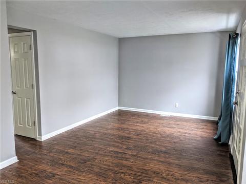 523 Cambridge Ave, Elyria, OH 44035 photo 4