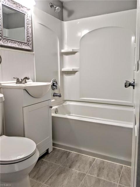 523 Cambridge Ave, Elyria, OH 44035 photo 6