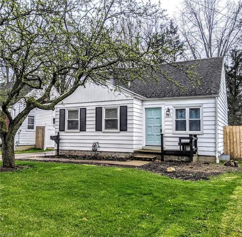 523 Cambridge Ave, Elyria, OH 44035 photo 2