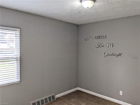 523 Cambridge Ave, Elyria, OH 44035 photo 5