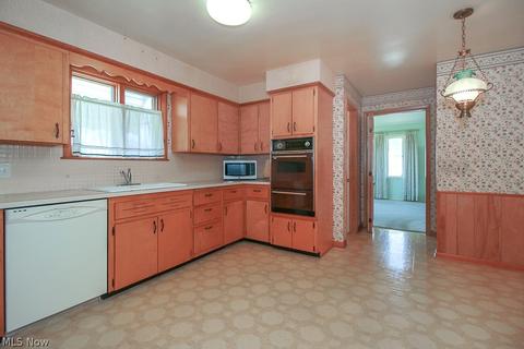 4116 Edgewood Dr, Lorain, OH 44053 photo 6