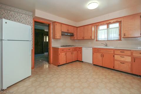 4116 Edgewood Dr, Lorain, OH 44053 photo 5